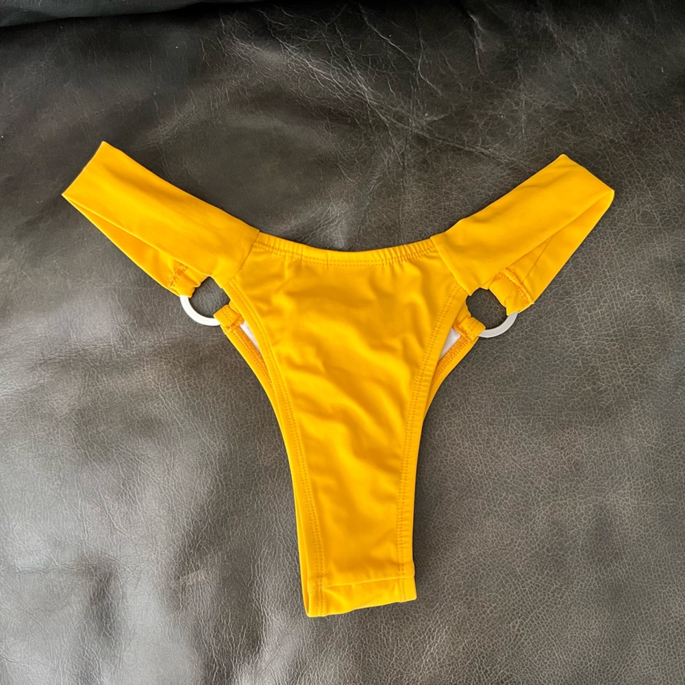 Cleome Yellow Brazilian Cheeky Bikini - Picture 5 of 7